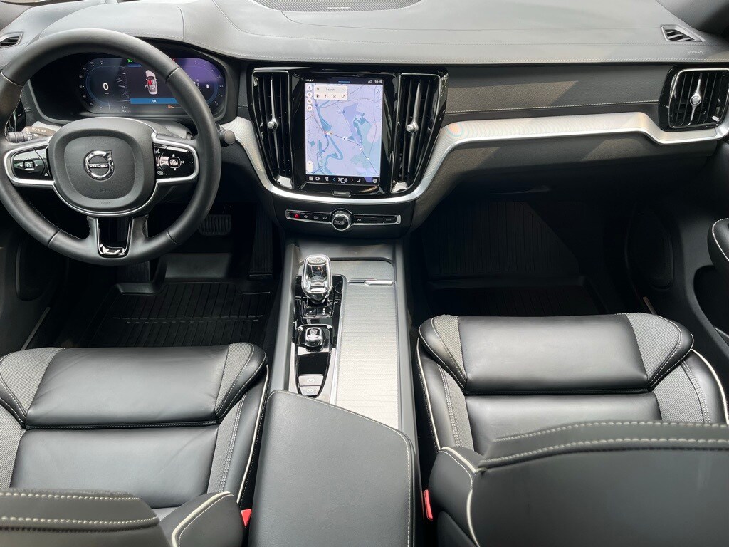 2024 Volvo S60 Ultimate photo 4