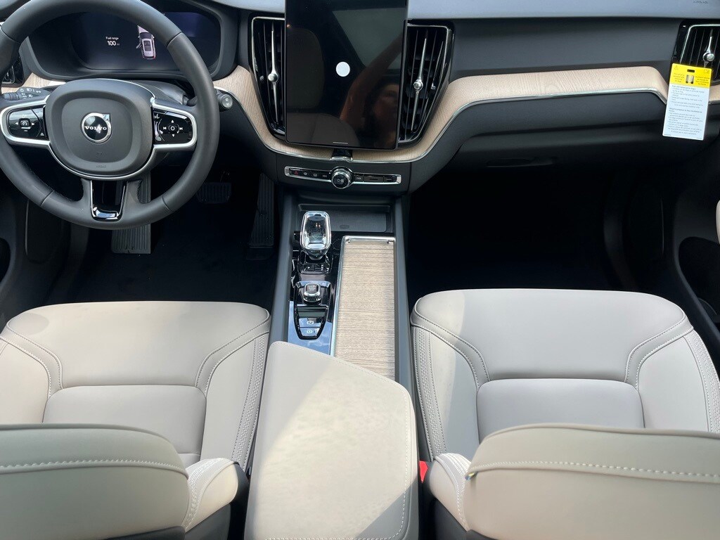 2026 Volvo XC60 B5 Plus photo 2