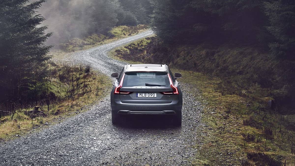 volvo v90 crosscountry exterior rear sunroof v1