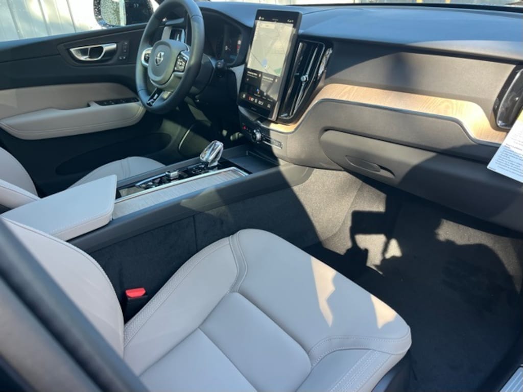 New 2026 Volvo XC60 B5 Core SUV