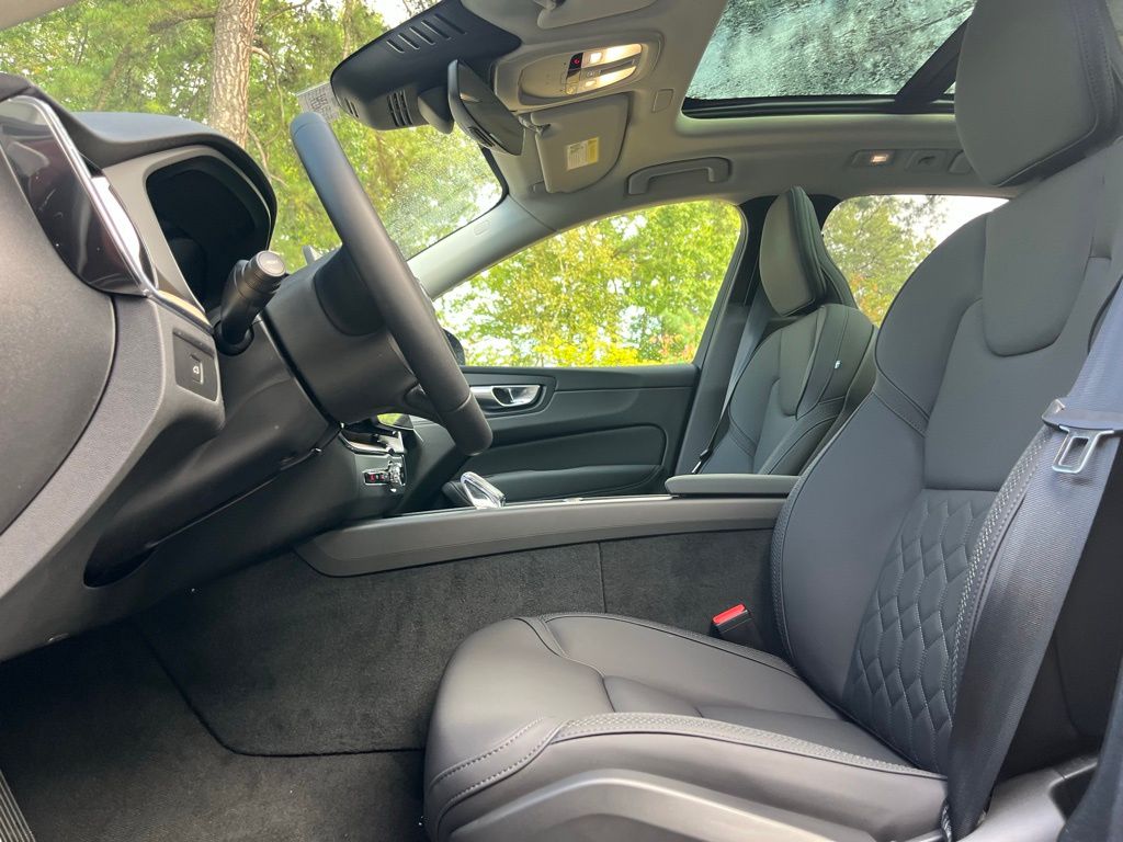 2026 Volvo XC60 Plus - Photo 19