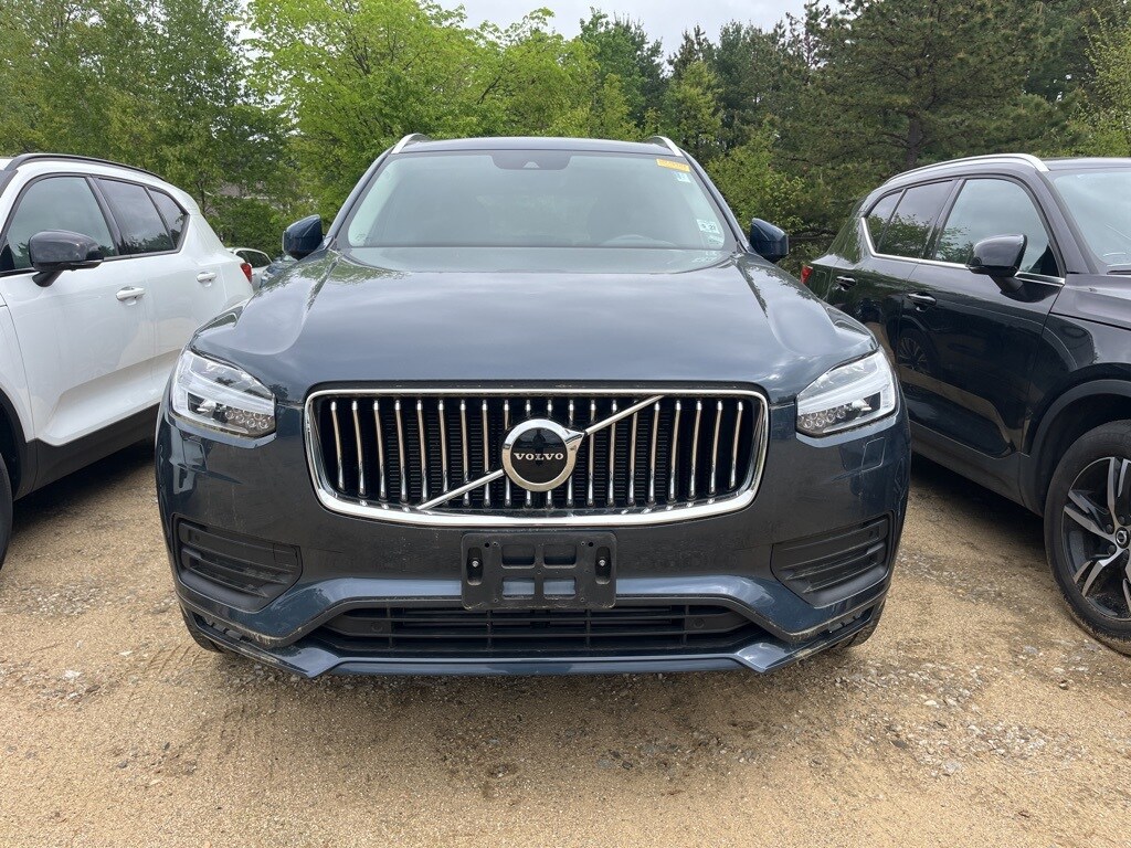 2022 Volvo XC90 T6 Momentum photo 2