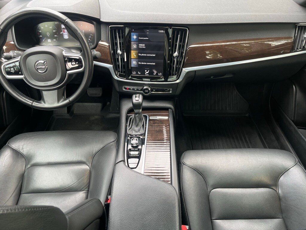 2020 Volvo S90 T6 Momentum photo 4