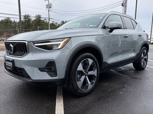 2024 Volvo XC40 Plus photo 3