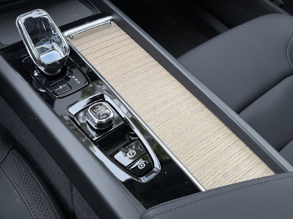 2026 Volvo XC60 Plus - Photo 22
