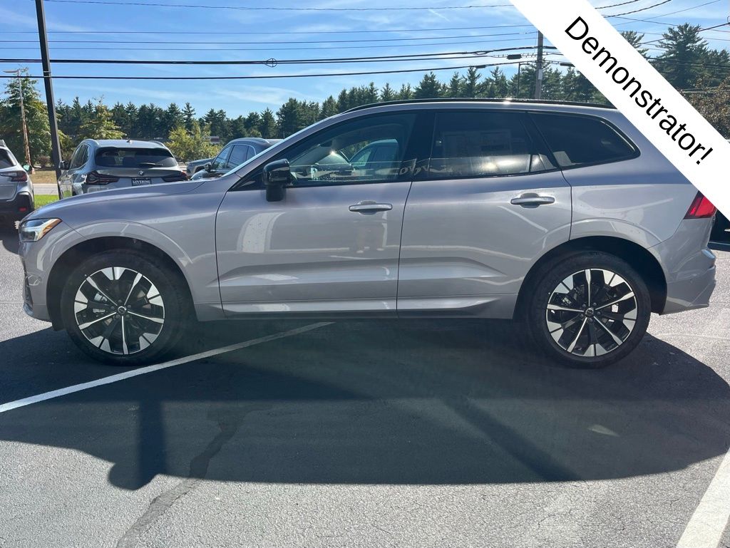 2026 Volvo XC60 Plus - Photo 8