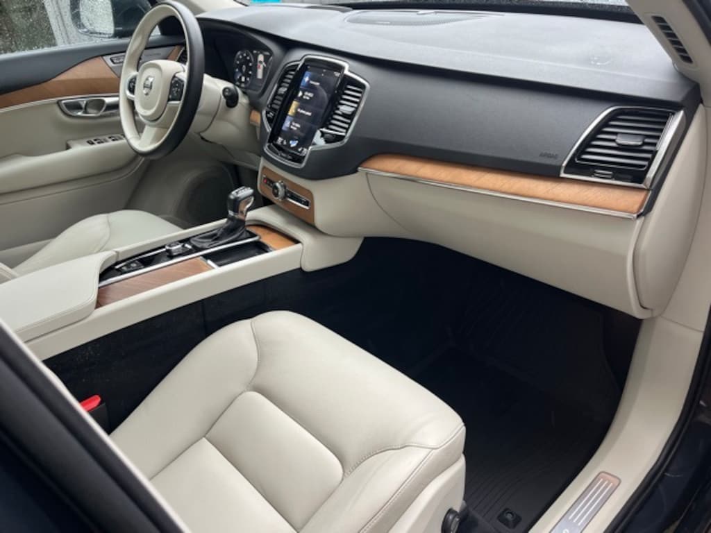 Certified 2022 Volvo XC90 T6 Momentum SUV