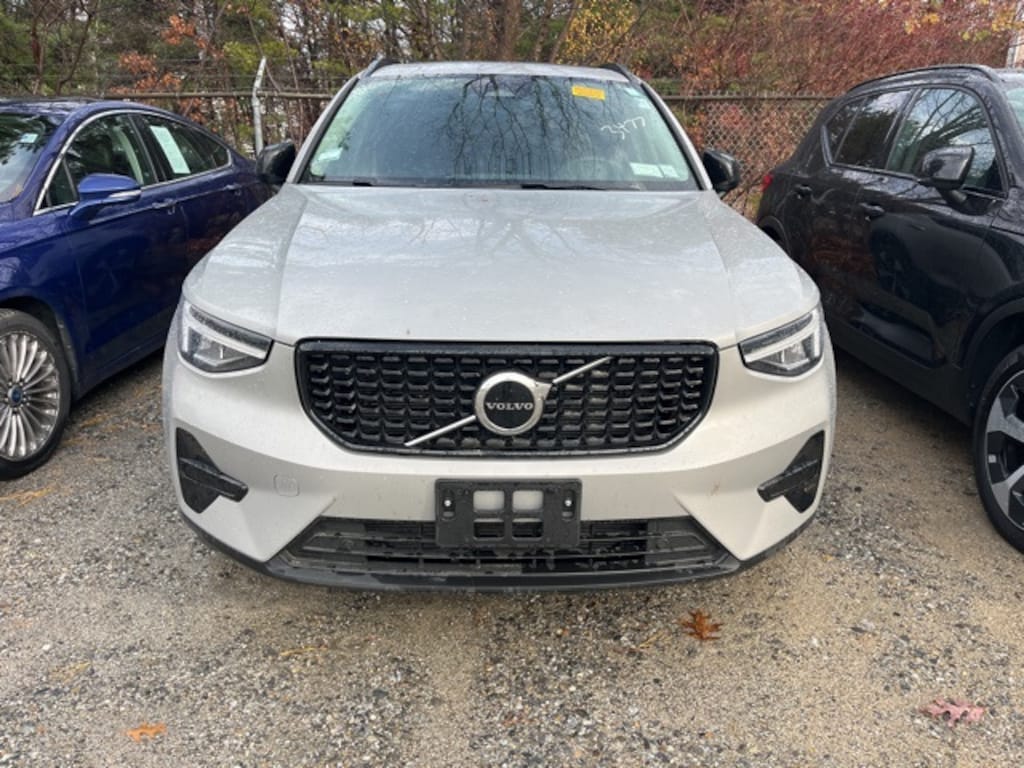 Certified 2024 Volvo XC40 B5 Core SUV