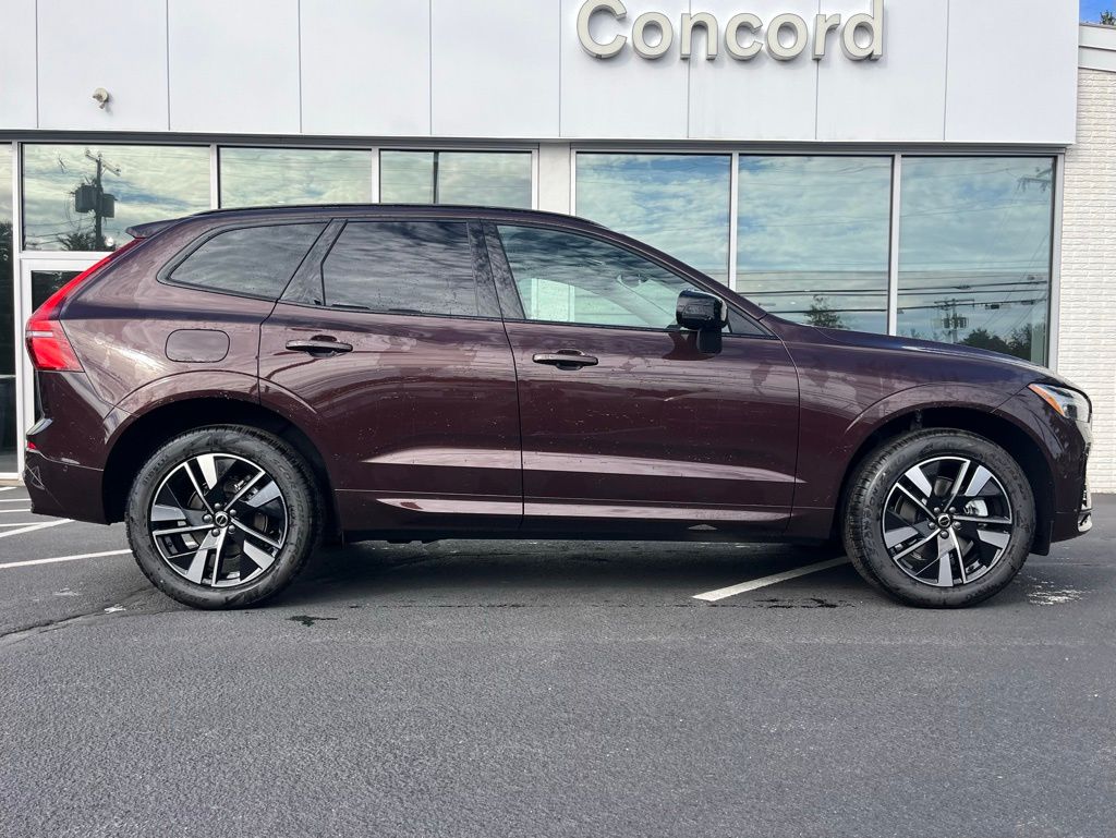 2026 Volvo XC60 Plus - Photo 11