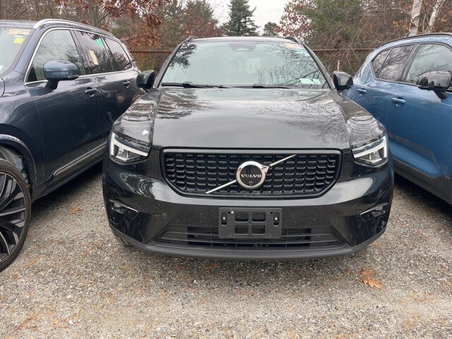 2025 Volvo XC40 Plus photo 2