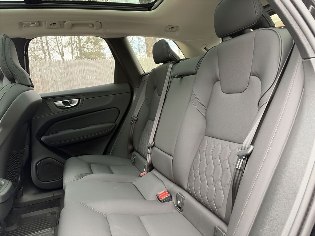 2026 Volvo XC60 Plus - Photo 23