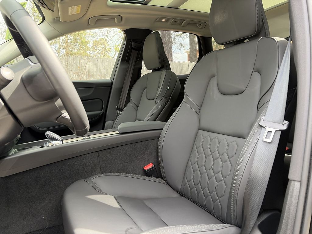2026 Volvo XC60 Plus - Photo 13