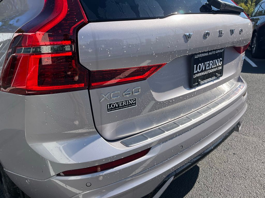 2026 Volvo XC60 Plus - Photo 14