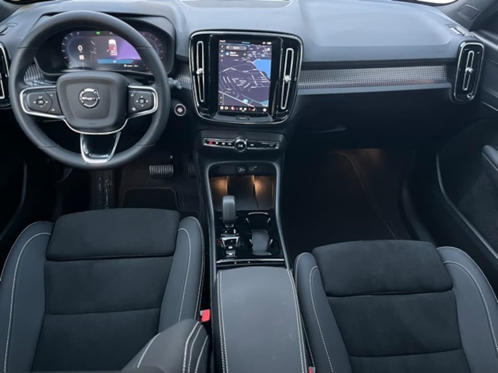 Certified 2025 Volvo XC40 B5 Plus Dark Theme SUV