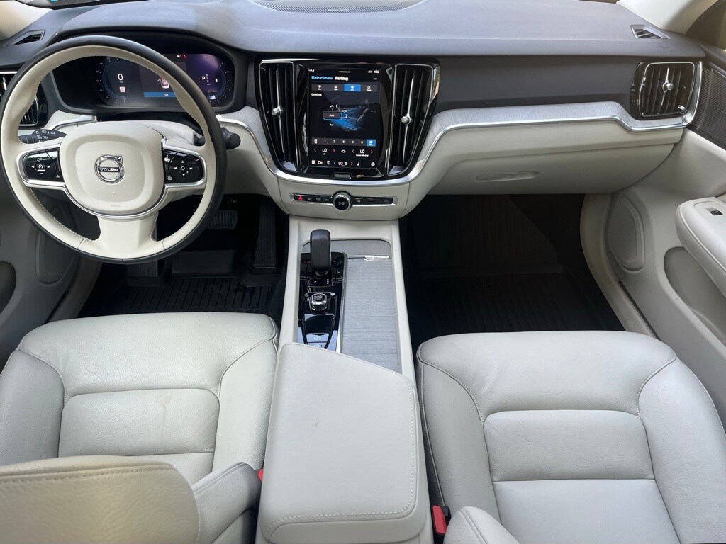 2025 Volvo S60 B5 Plus photo 2