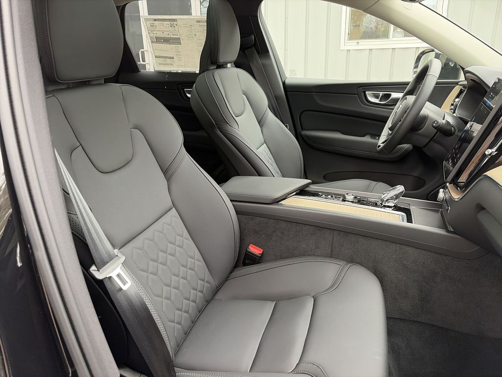 2026 Volvo XC60 Plus - Photo 24