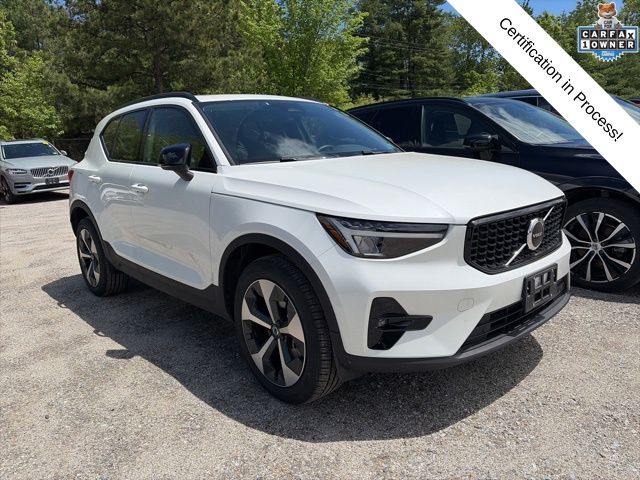 2023 Volvo XC40 B5 Plus Dark AWD's photo