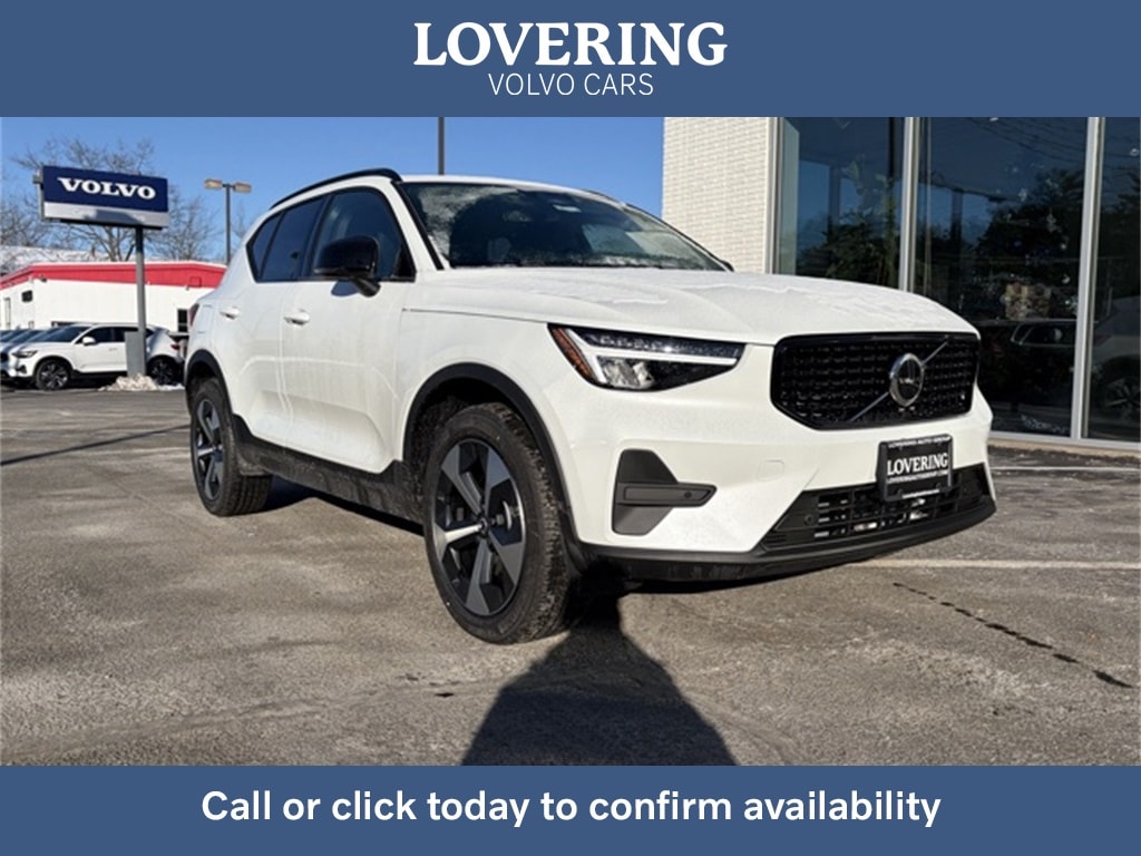 2026 Volvo XC40 Core's photo