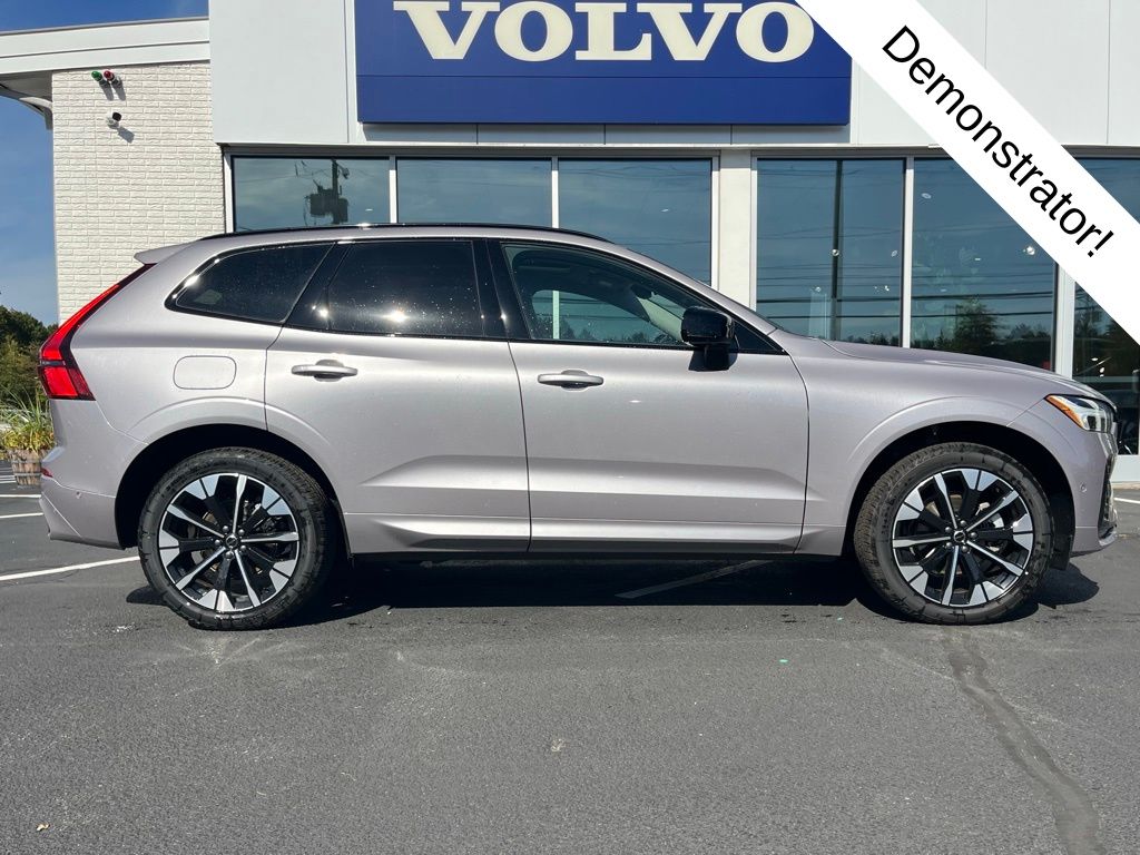 2026 Volvo XC60 Plus - Photo 11