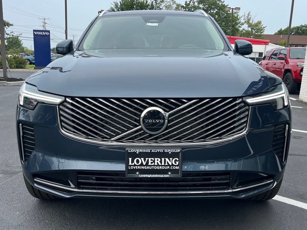 2026 Volvo XC90 B5 Core photo 2