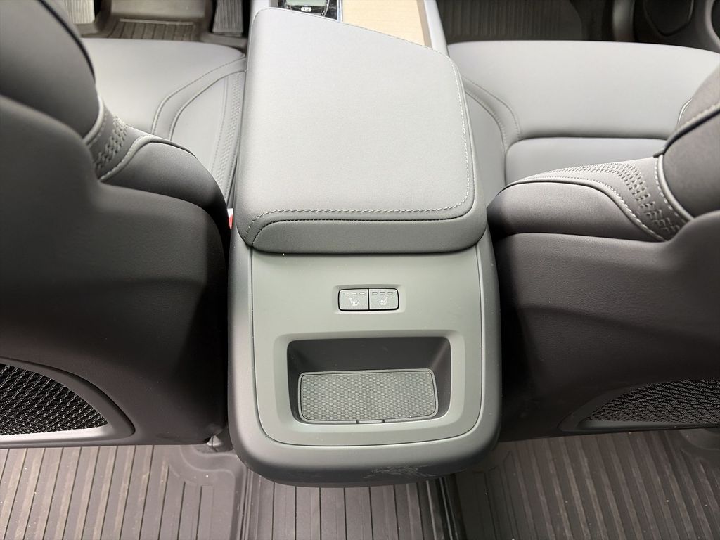 2026 Volvo XC60 Plus - Photo 22