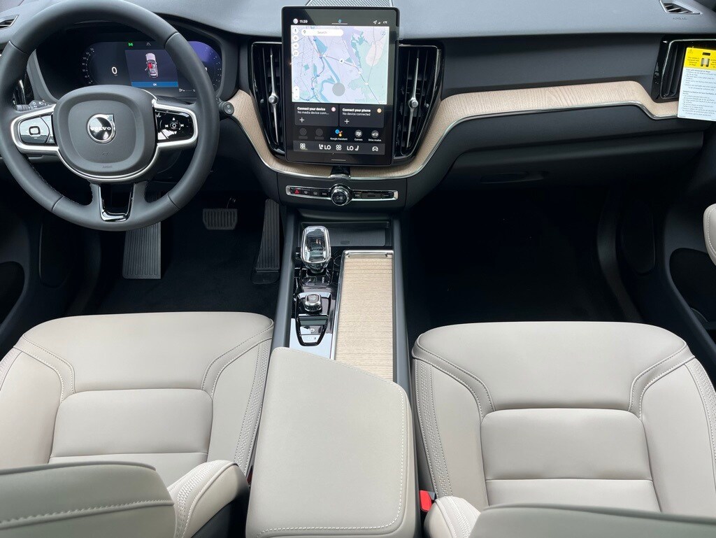 2026 Volvo XC60 B5 Plus photo 4