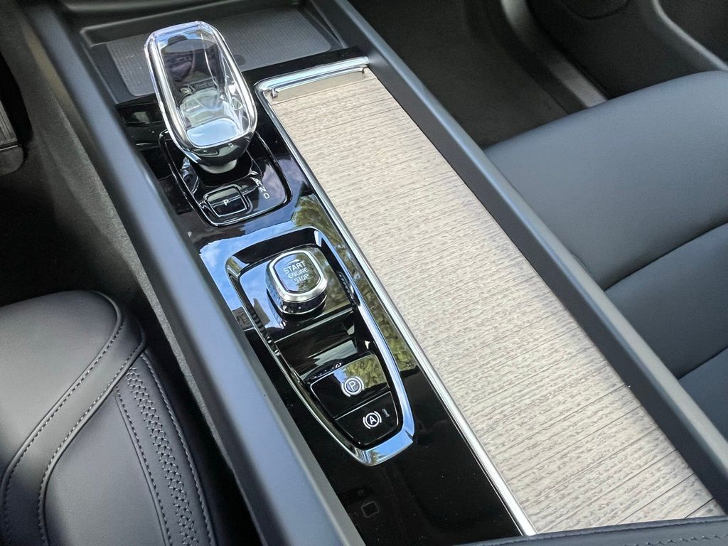 2026 Volvo XC60 Plus - Photo 21