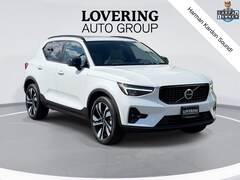 2023 Volvo XC40 B5 Plus Dark Theme SUV
