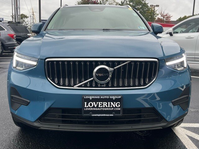 2025 Volvo XC40 Core photo 3