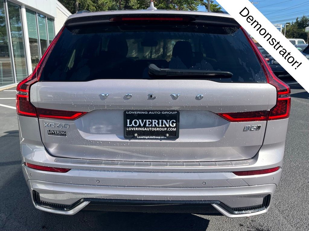 2026 Volvo XC60 Plus - Photo 10