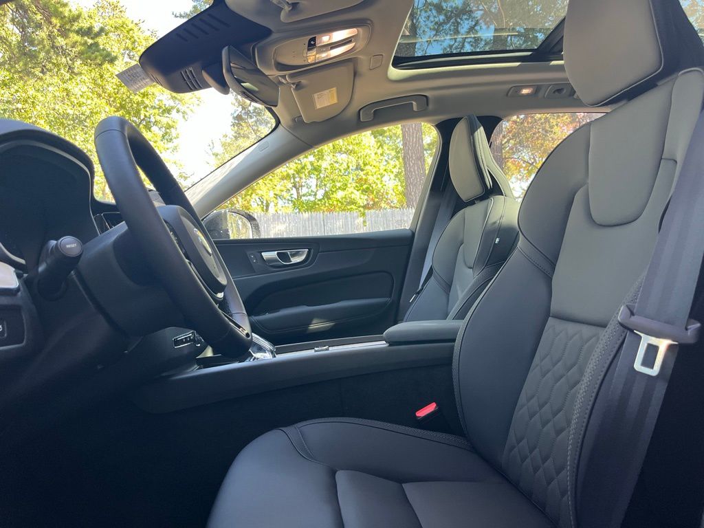 2026 Volvo XC60 Plus - Photo 19