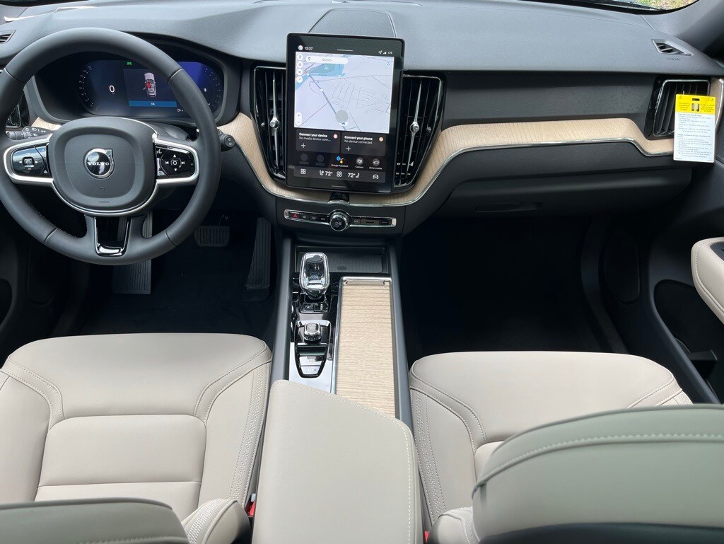 2026 Volvo XC60 B5 Plus photo 2