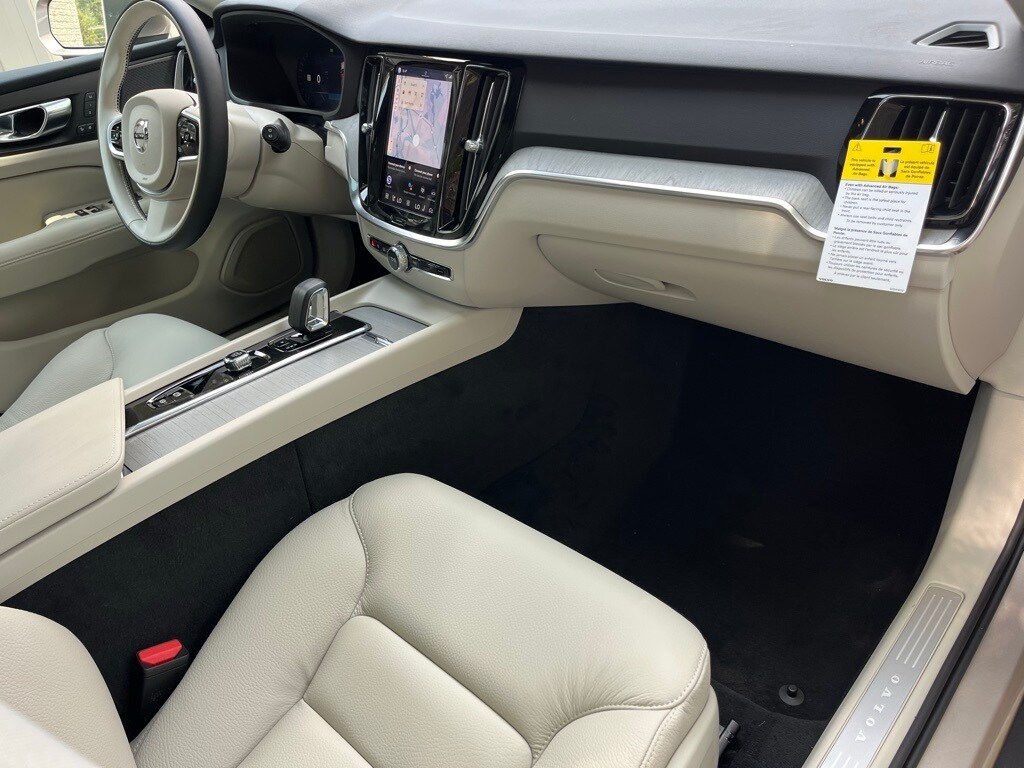 2026 Volvo V60 Cross Country B5 Plus photo 4
