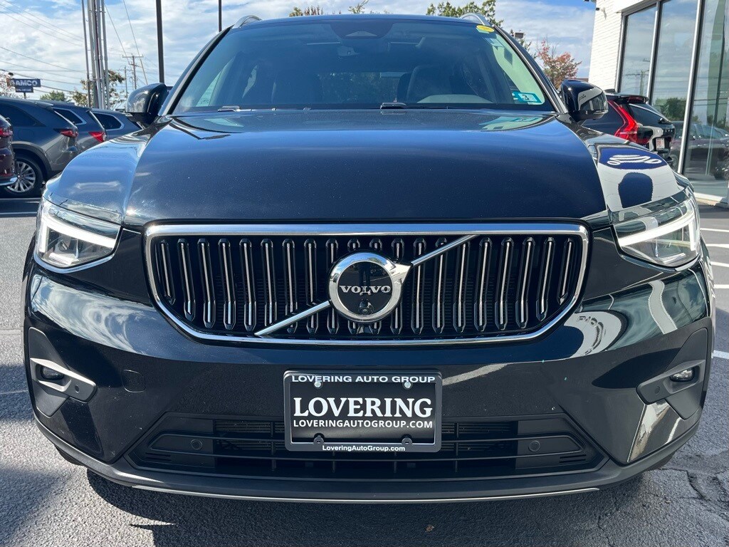 2025 Volvo XC40 Plus photo 2