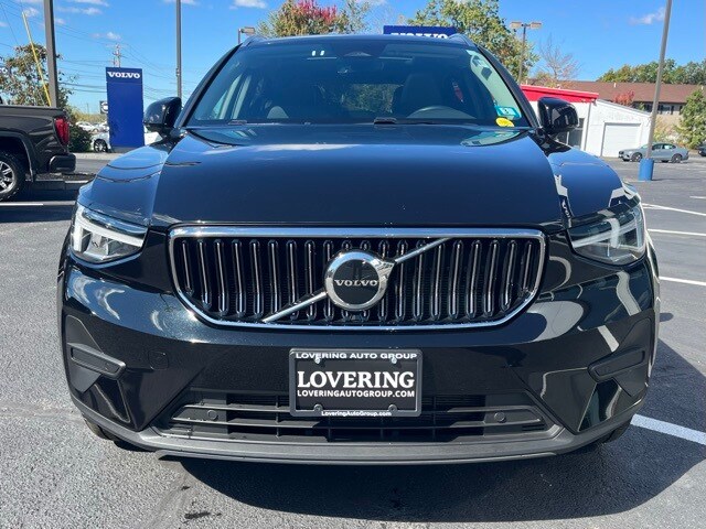 2025 Volvo XC40 Core photo 2