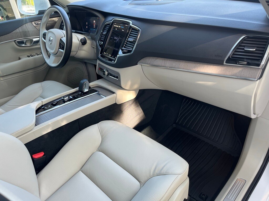 2025 Volvo XC90 T8 Plus photo 3
