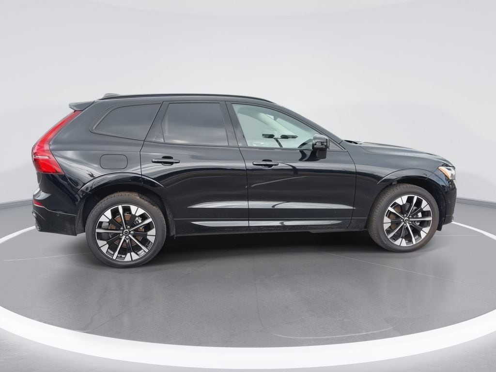 2026 Volvo XC60 Plus - Photo 9