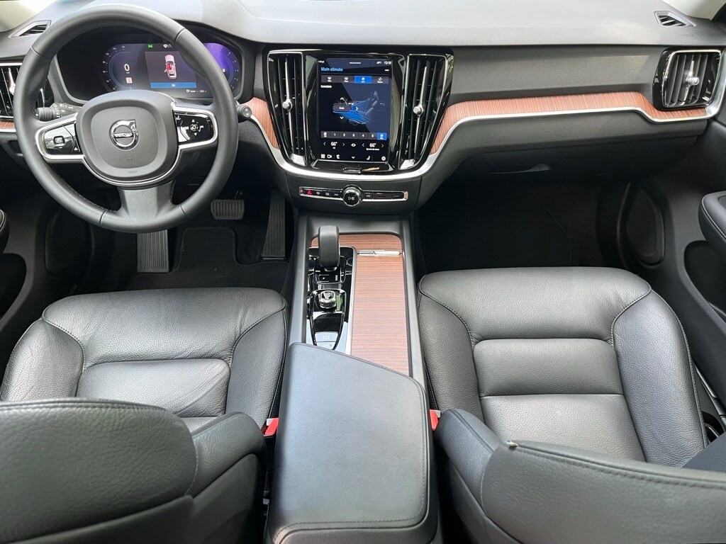 2023 Volvo V60 Cross Country B5 Plus photo 2