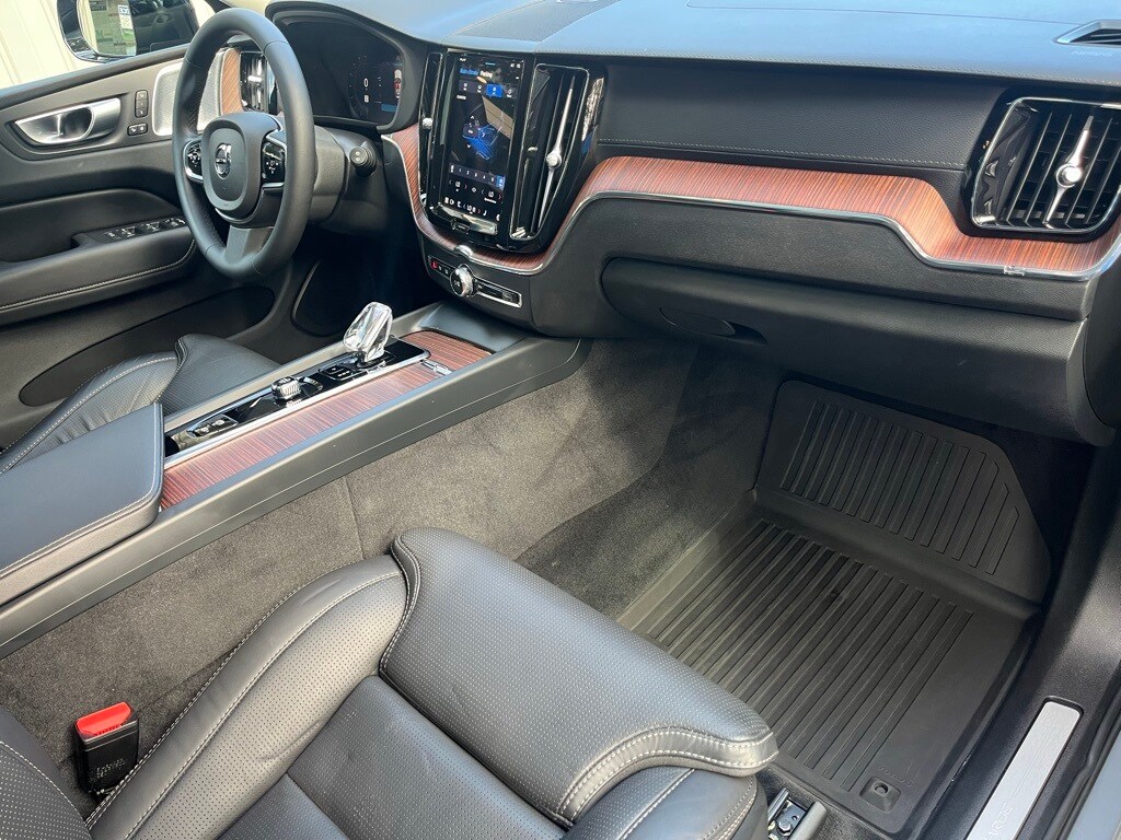 2024 Volvo XC60 Recharge Hybrid Ultimate photo 4