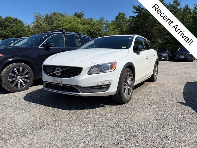 2017 Volvo V60 T5 AWD Cross Country's photo