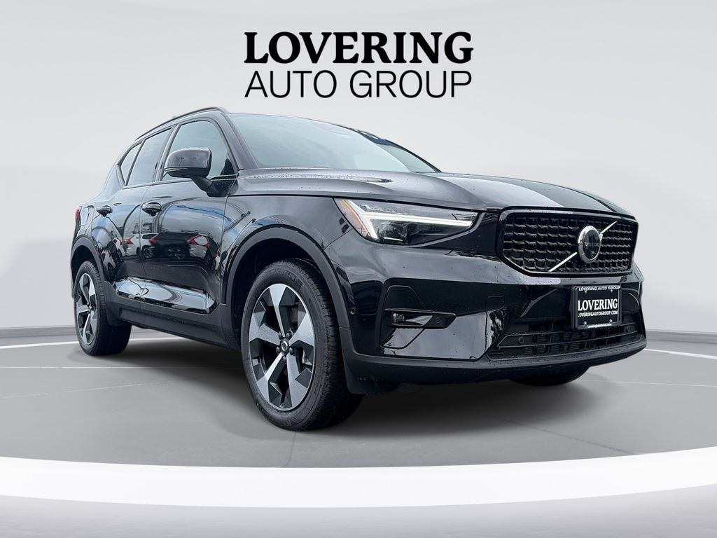 2026 Volvo XC40 SUV 
