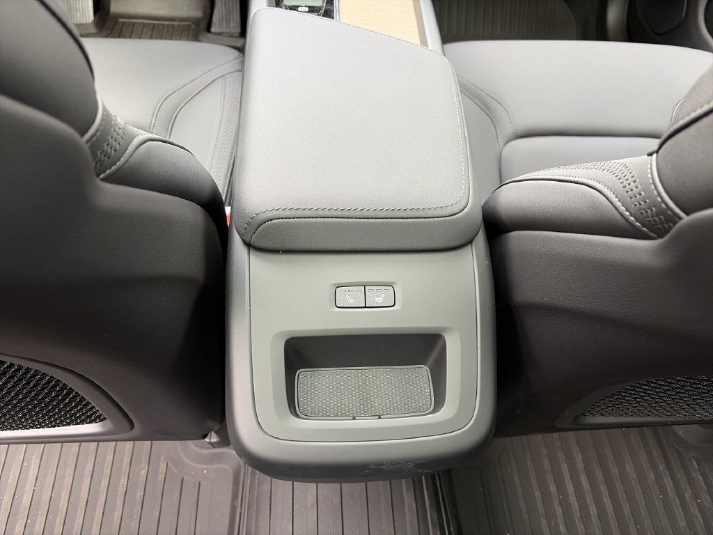 2026 Volvo XC60 Plus - Photo 23