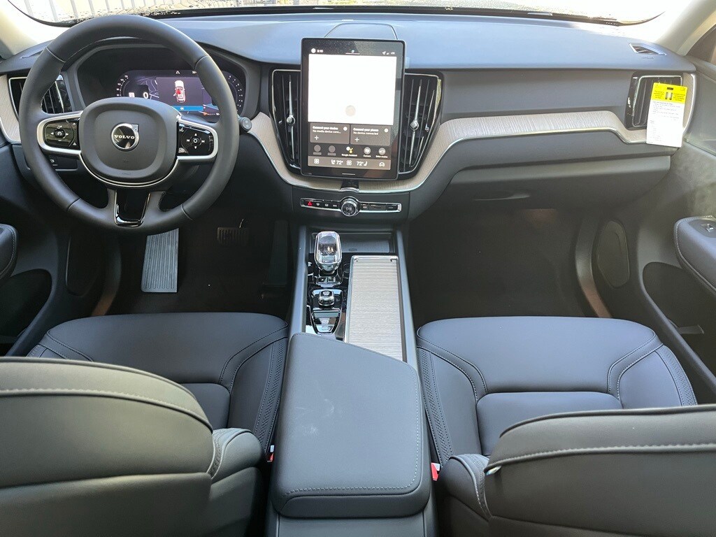 2026 Volvo XC60 B5 Plus photo 2
