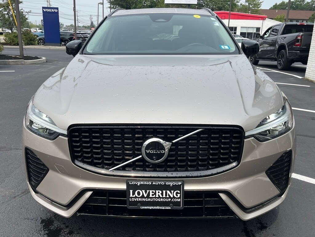 2025 Volvo XC60 B5 Plus photo 2