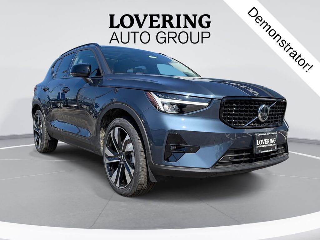 2026 Volvo XC40 SUV 