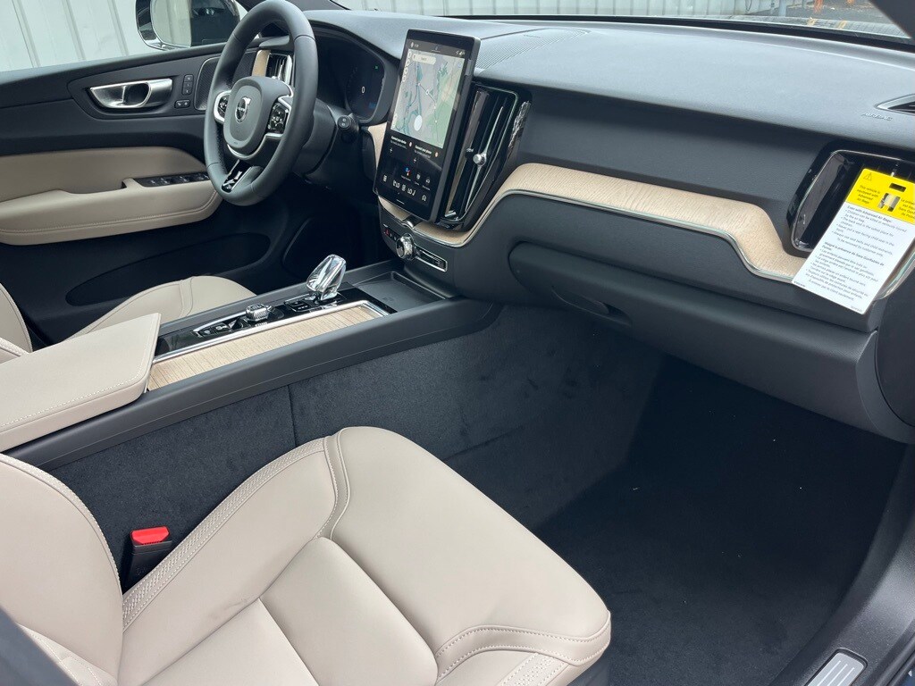 2026 Volvo XC60 B5 Plus photo 2