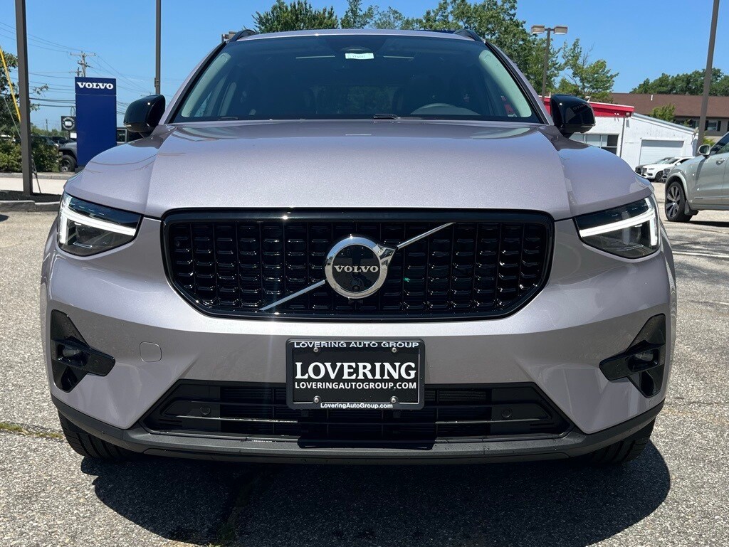 2026 Volvo XC40 Plus photo 2
