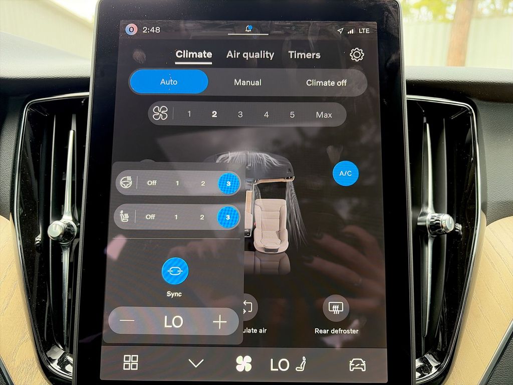 2026 Volvo XC60 Plus - Photo 17