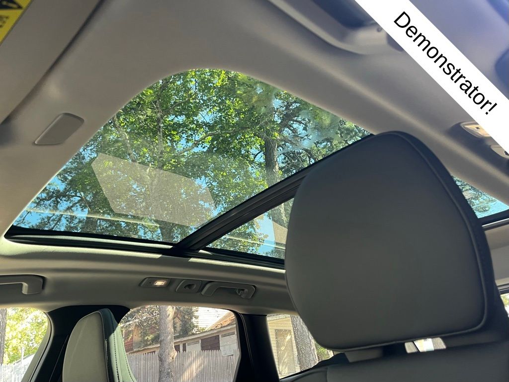 2026 Volvo XC60 Plus - Photo 18