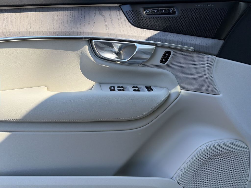 2026 Volvo XC90 Ultra - Photo 15
